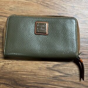 Dooney & Bourke Pebble Grain Large Zip Around Wristlet Wallet Clutch 🫒Olive